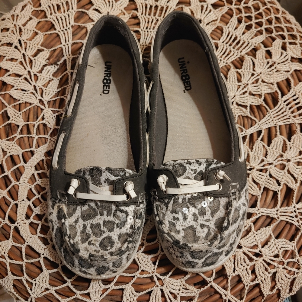 Unrated Gray Leopard Sequins Loafers Flats Shoes